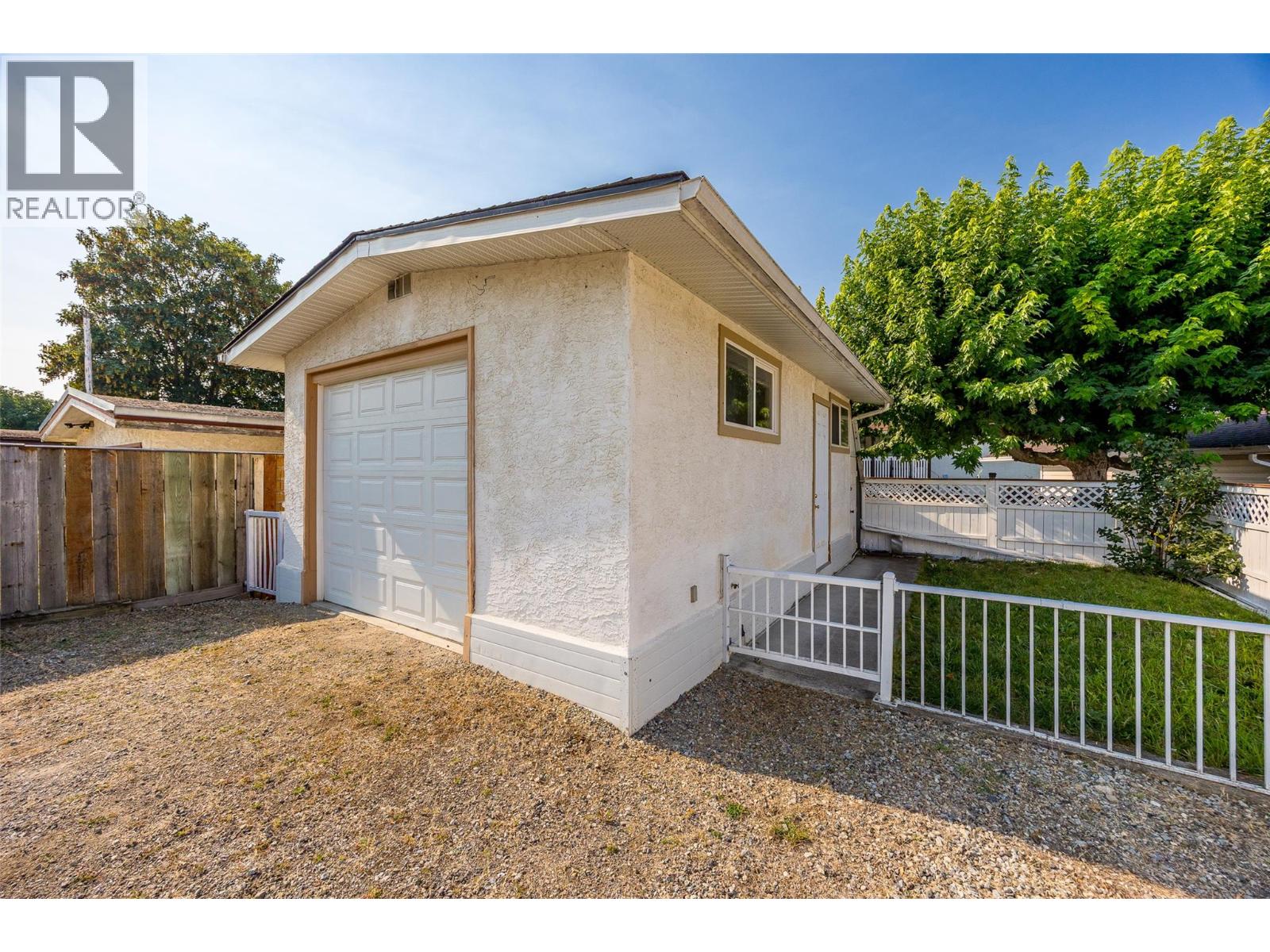  685 Hollydell Road, Kelowna
