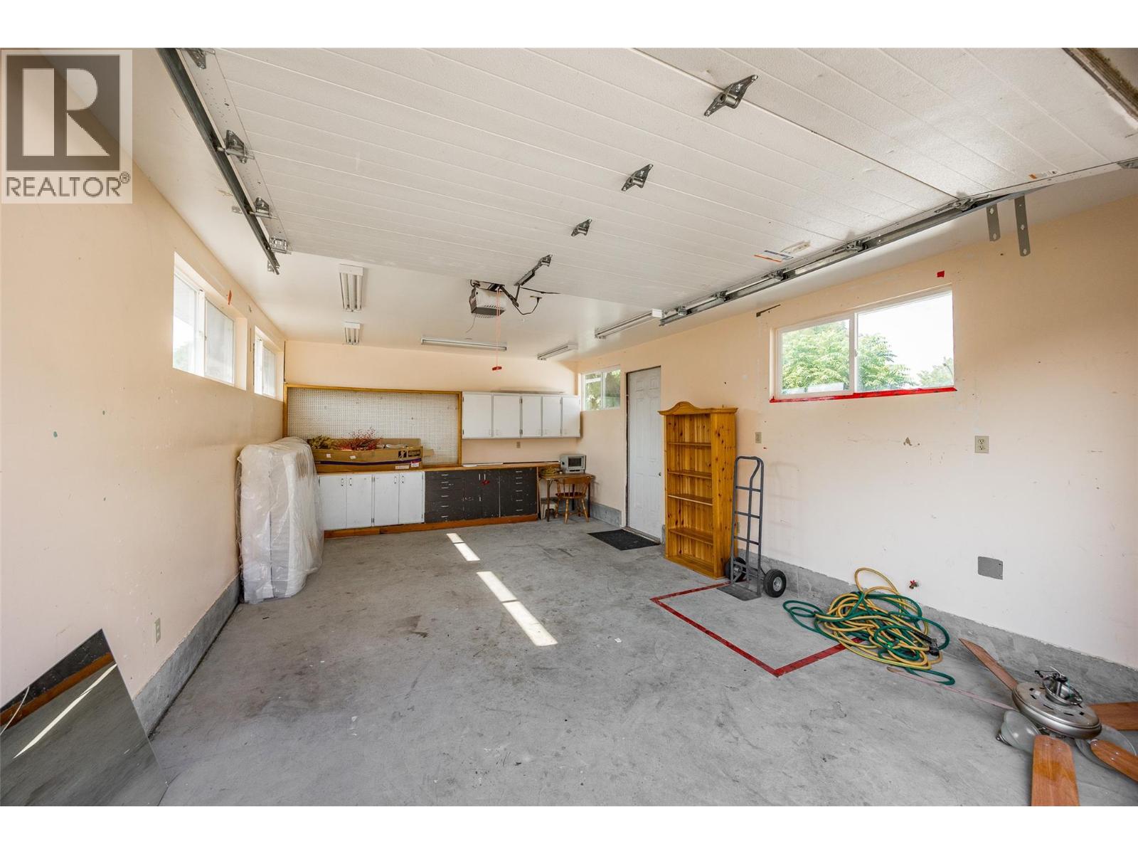  685 Hollydell Road, Kelowna