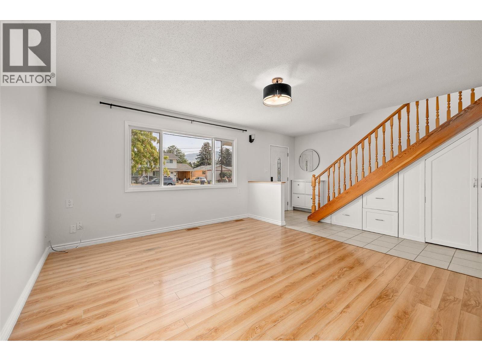  685 Hollydell Road, Kelowna