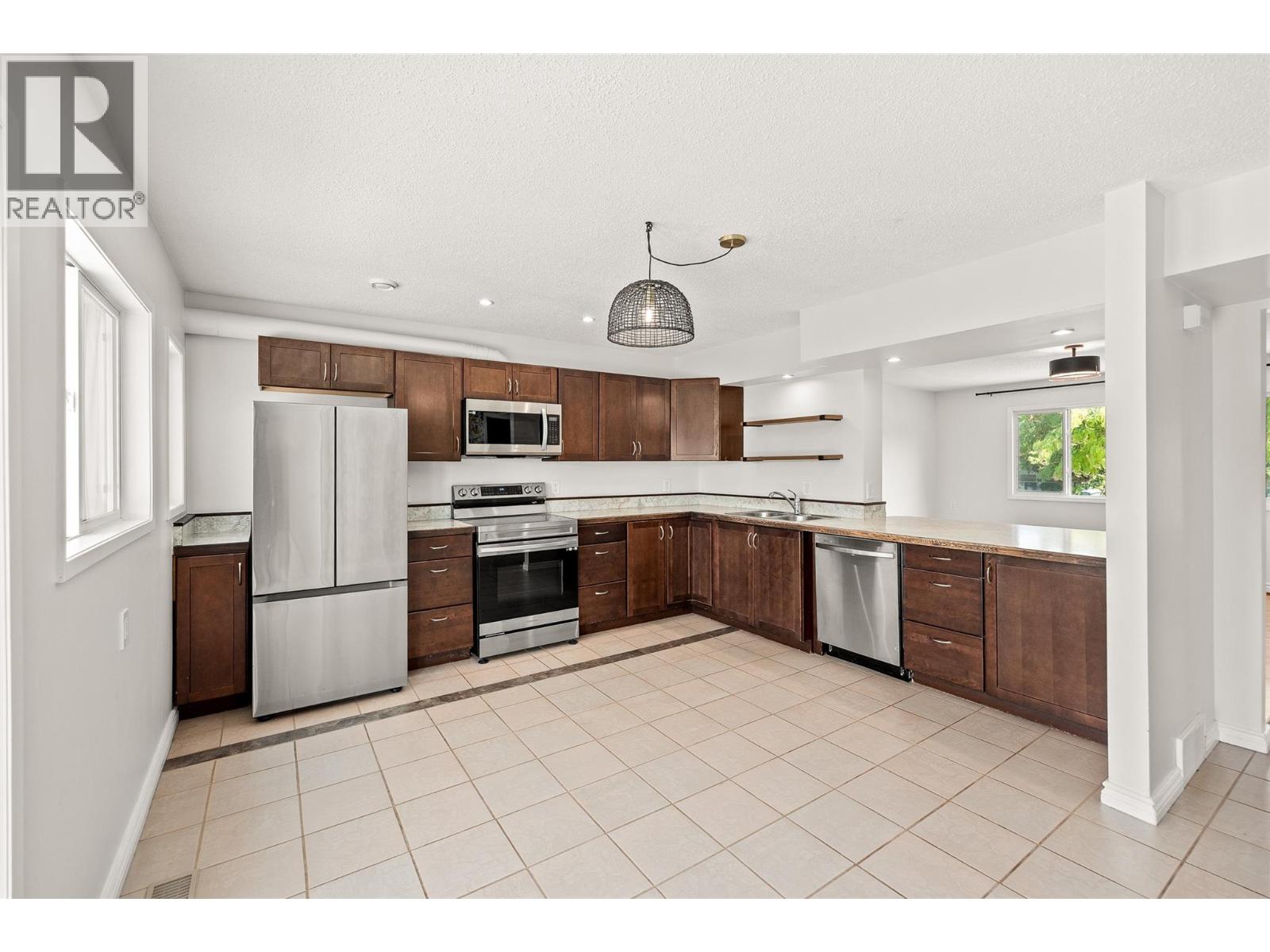  685 Hollydell Road, Kelowna