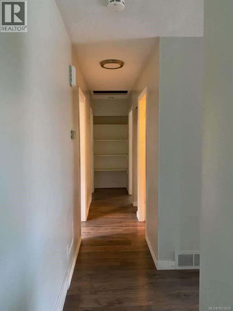 551 MacMillan Dr - 6