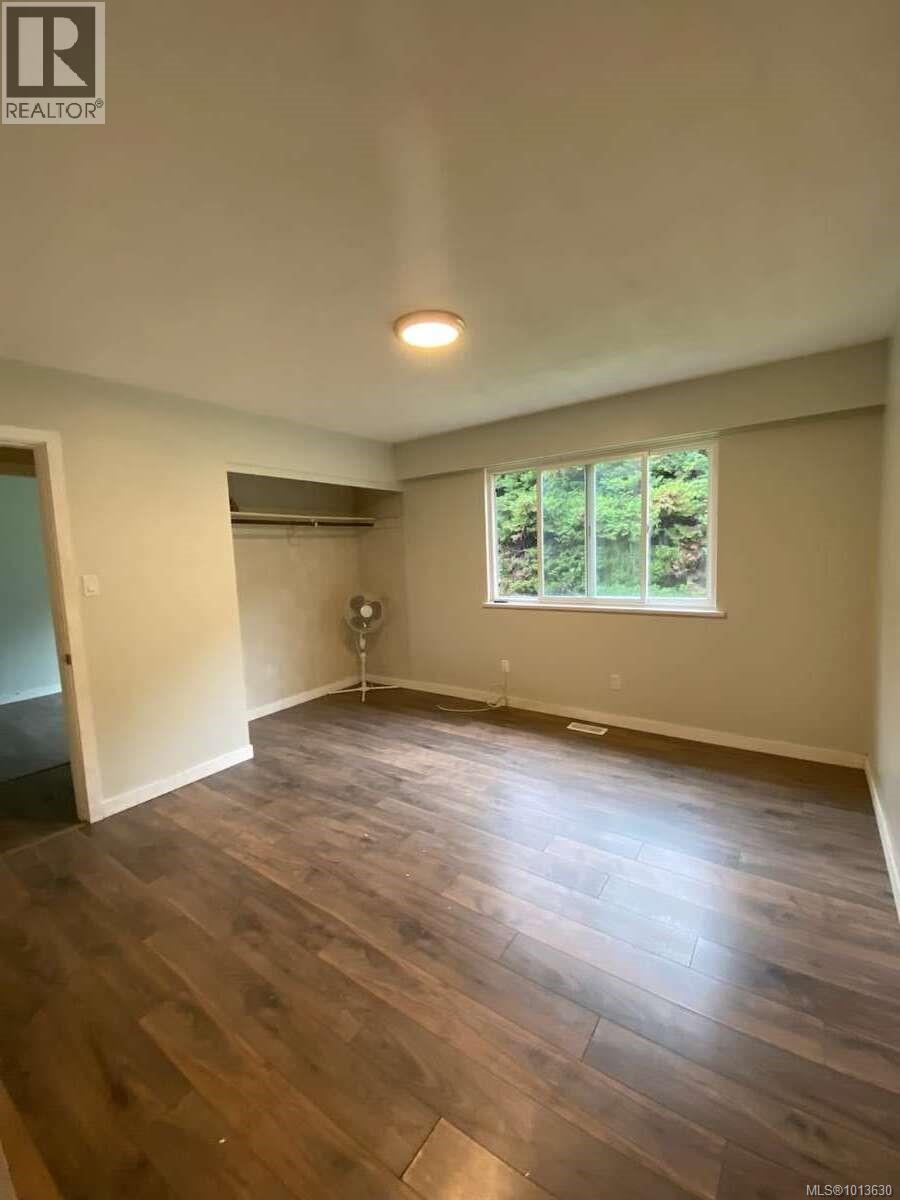 551 MacMillan Dr - 8