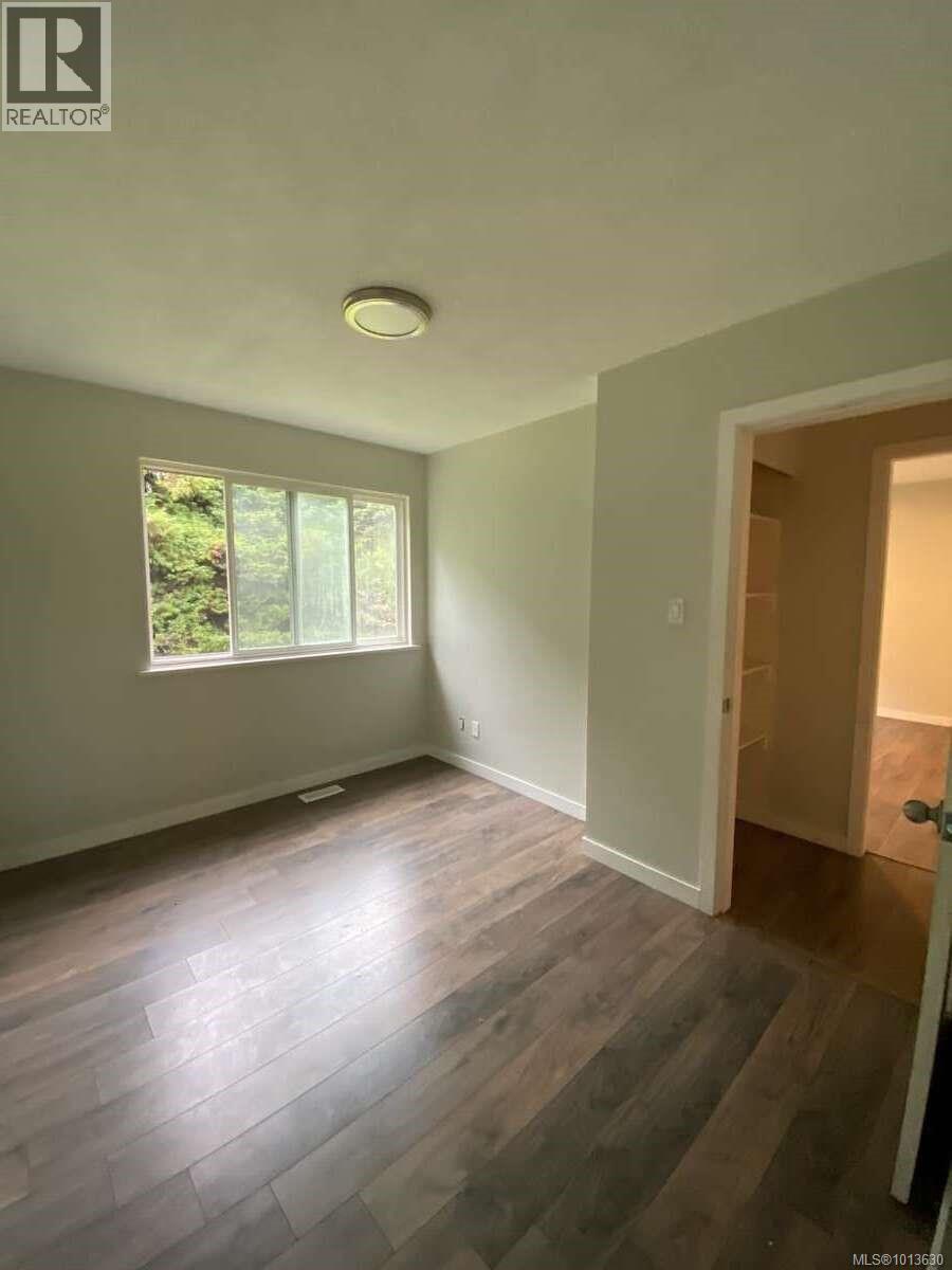 551 MacMillan Dr - 9