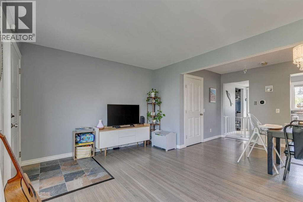 Single Family House for Sale in    Street NW Thorncliffe Calgary 