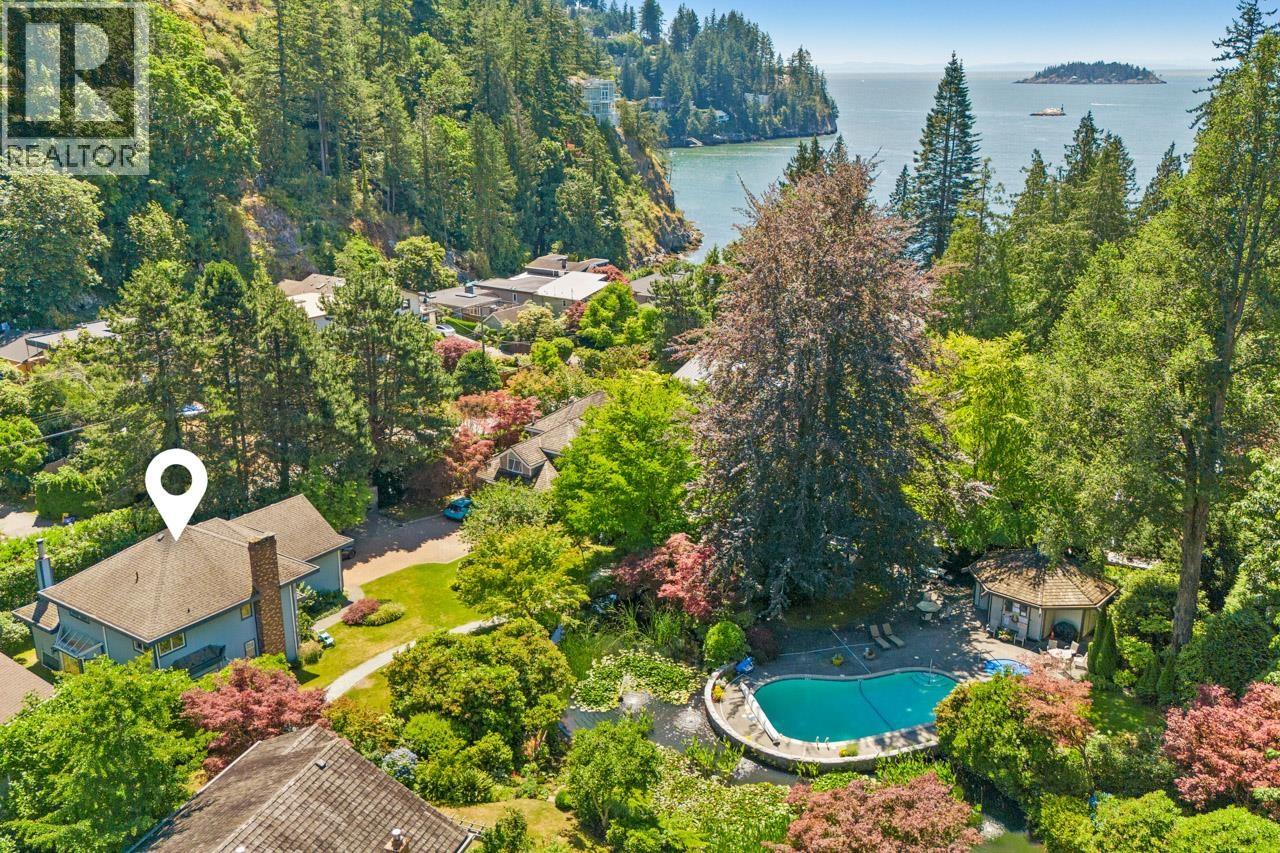 6755 DUFFERIN AVENUE, West Vancouver