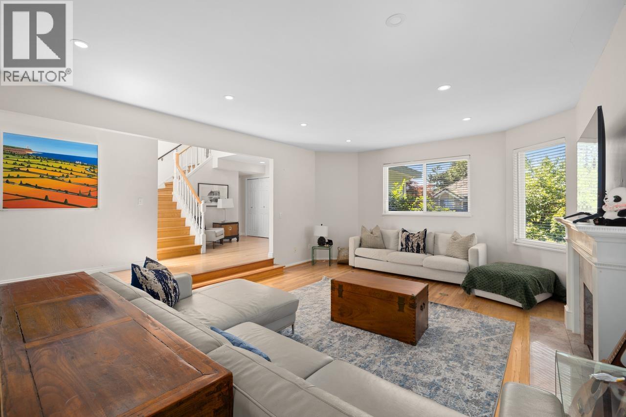 6755 DUFFERIN AVENUE, West Vancouver