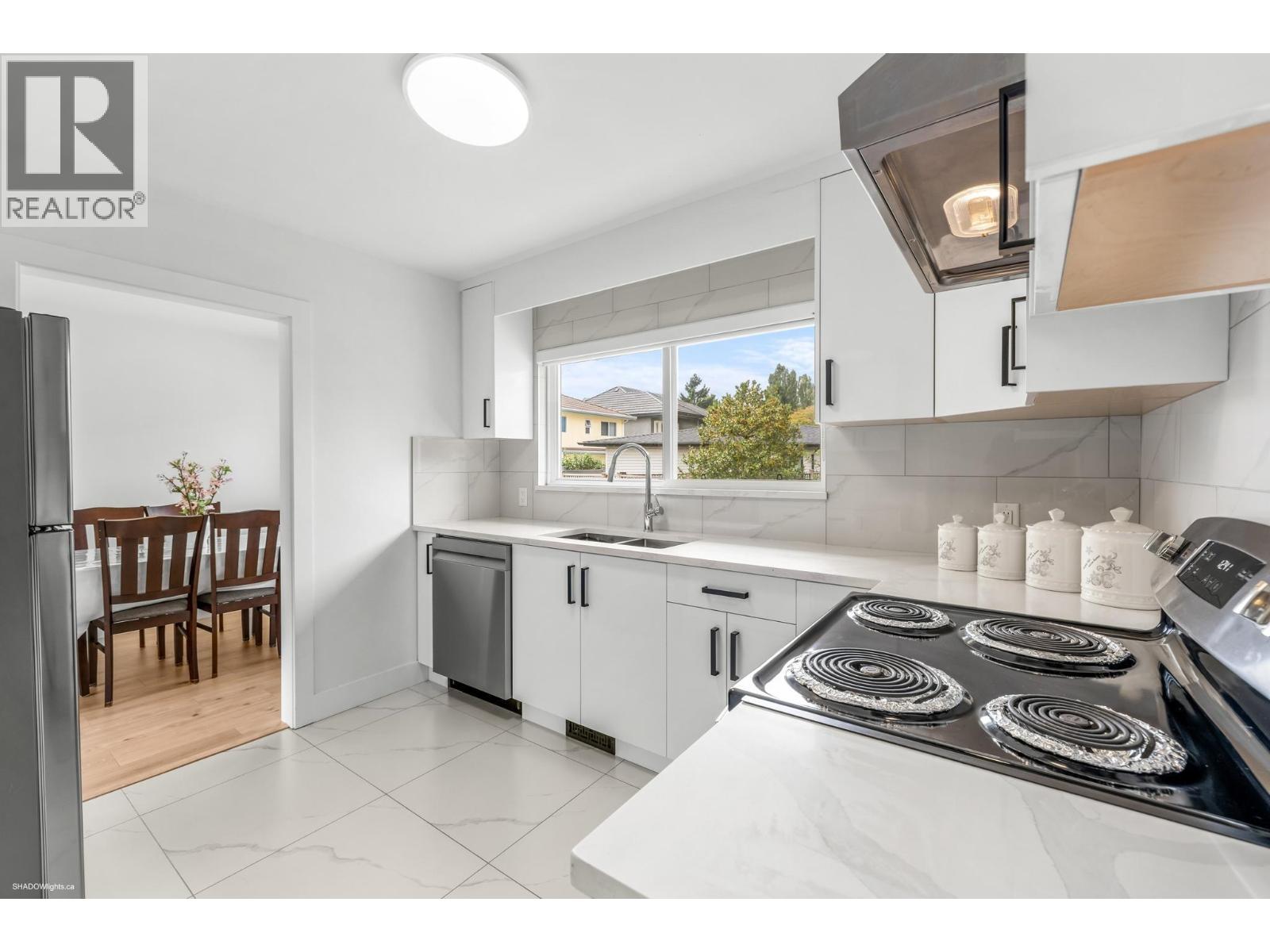 9360 PINEWELL Crescent, Richmond