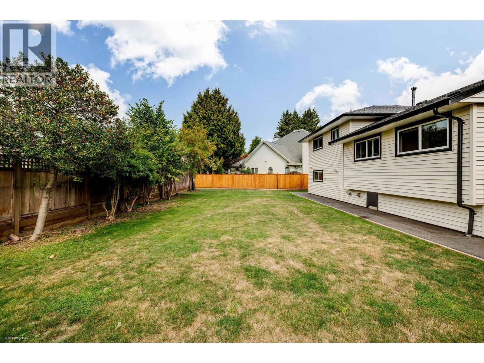 9360 PINEWELL Crescent, Richmond