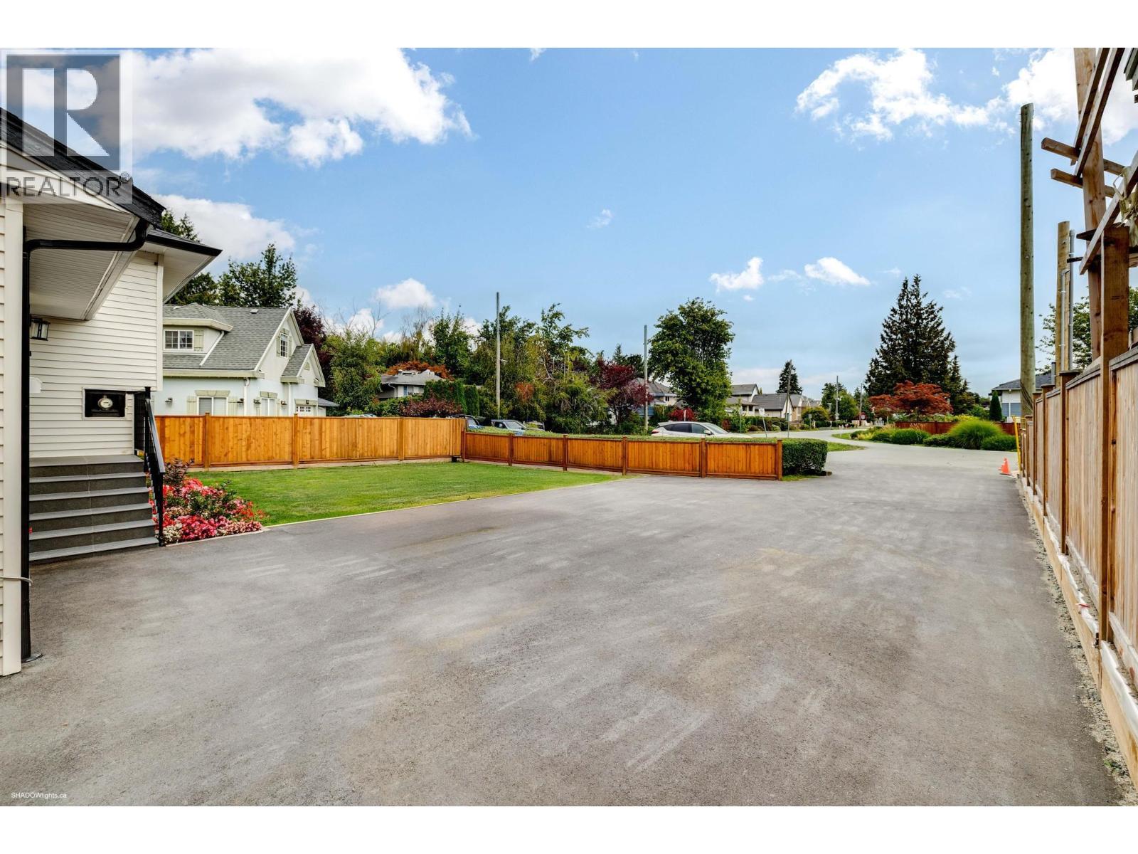 9360 PINEWELL Crescent, Richmond