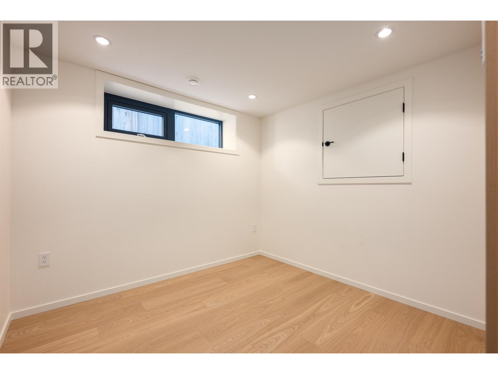 4475 WALLACE STREET, Vancouver