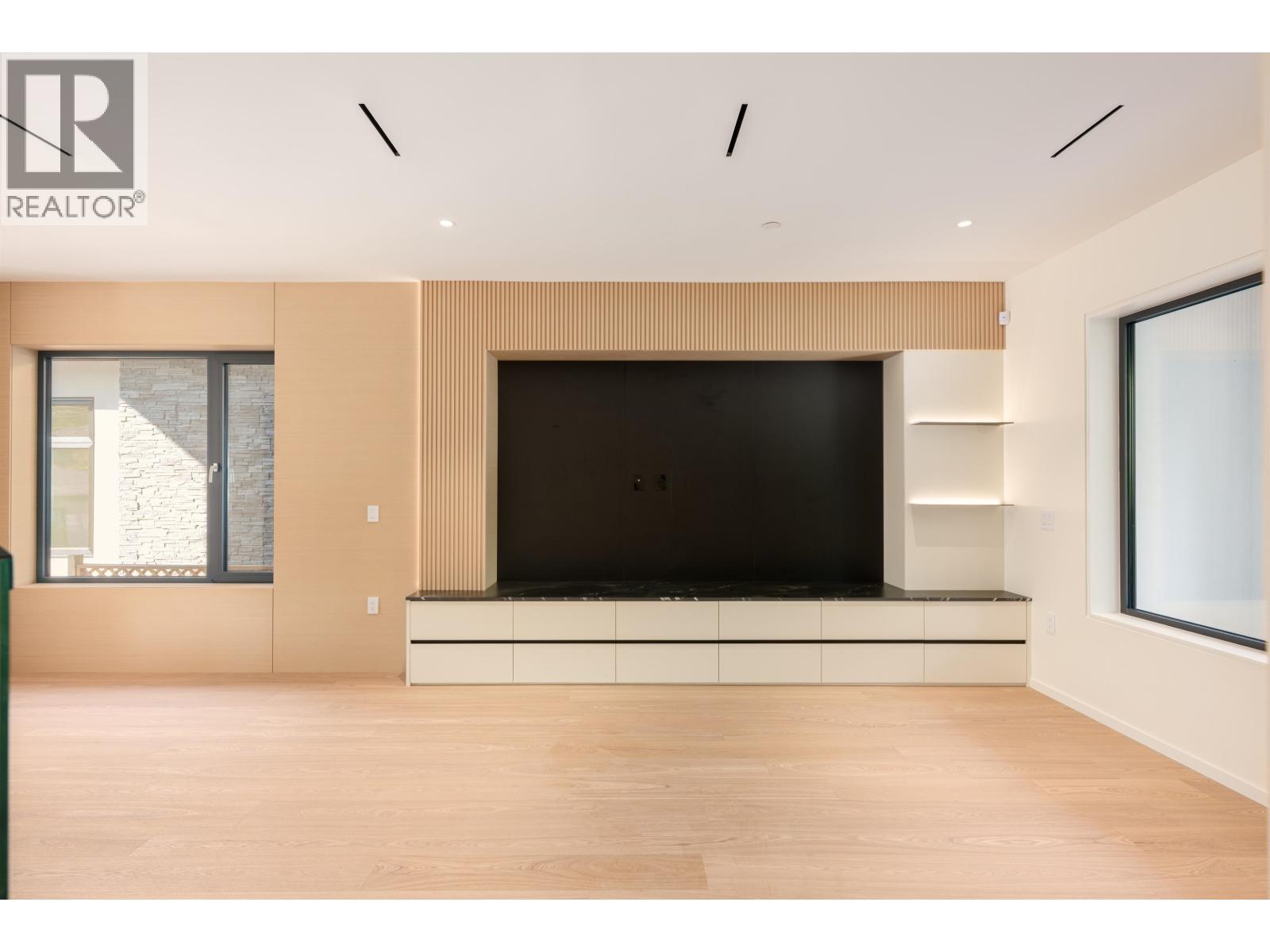 4475 WALLACE STREET, Vancouver