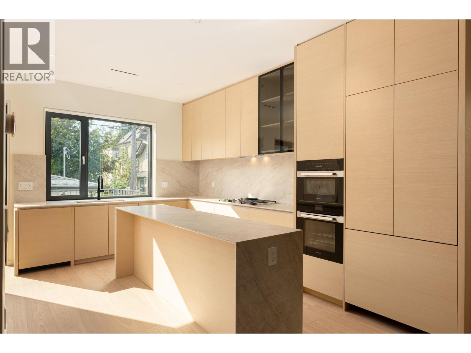 4475 WALLACE STREET, Vancouver
