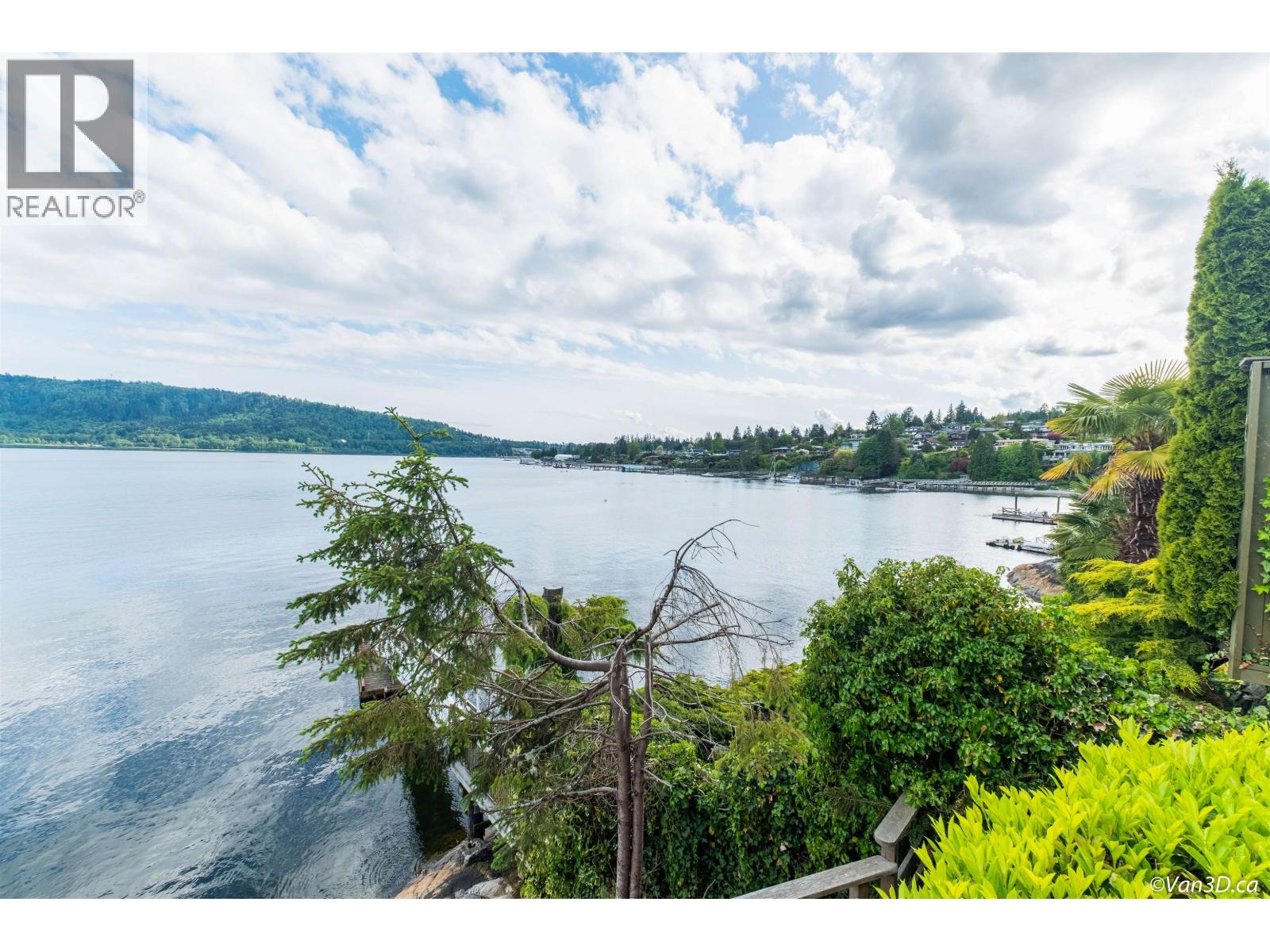4541 STONEHAVEN AVENUE, North Vancouver