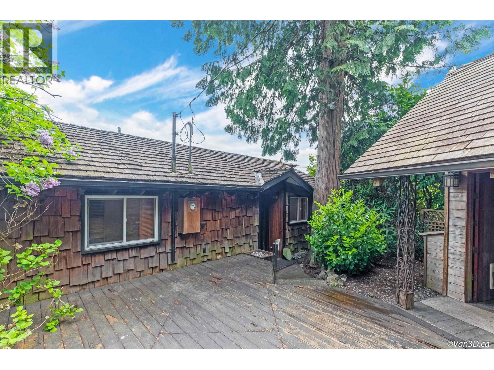 4541 STONEHAVEN AVENUE, North Vancouver