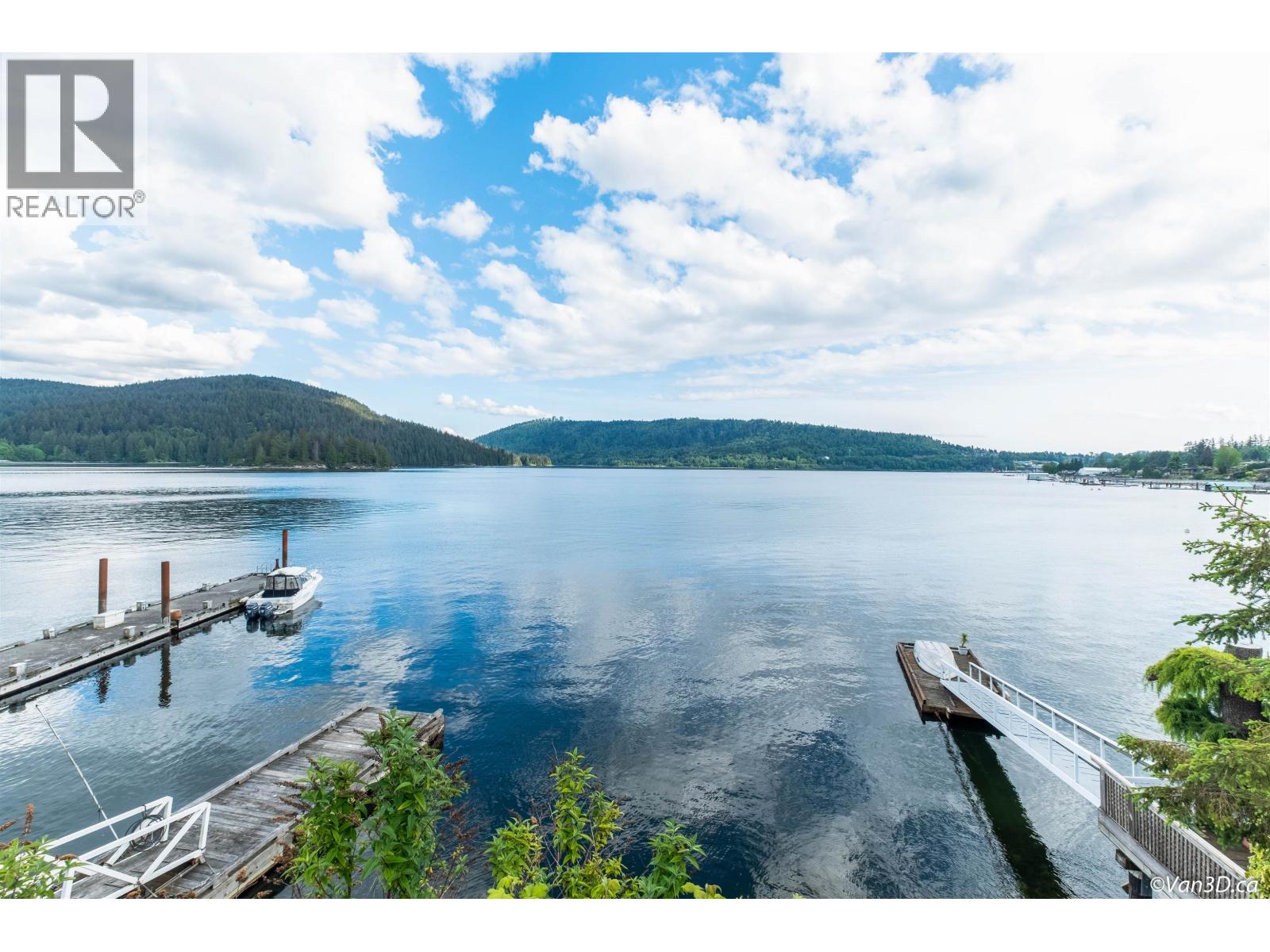 4541 STONEHAVEN AVENUE, North Vancouver