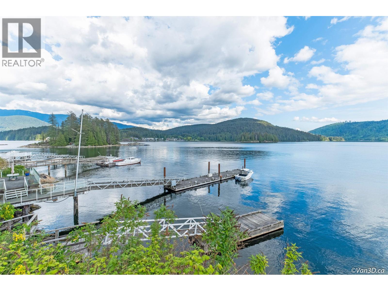 4541 STONEHAVEN AVENUE, North Vancouver