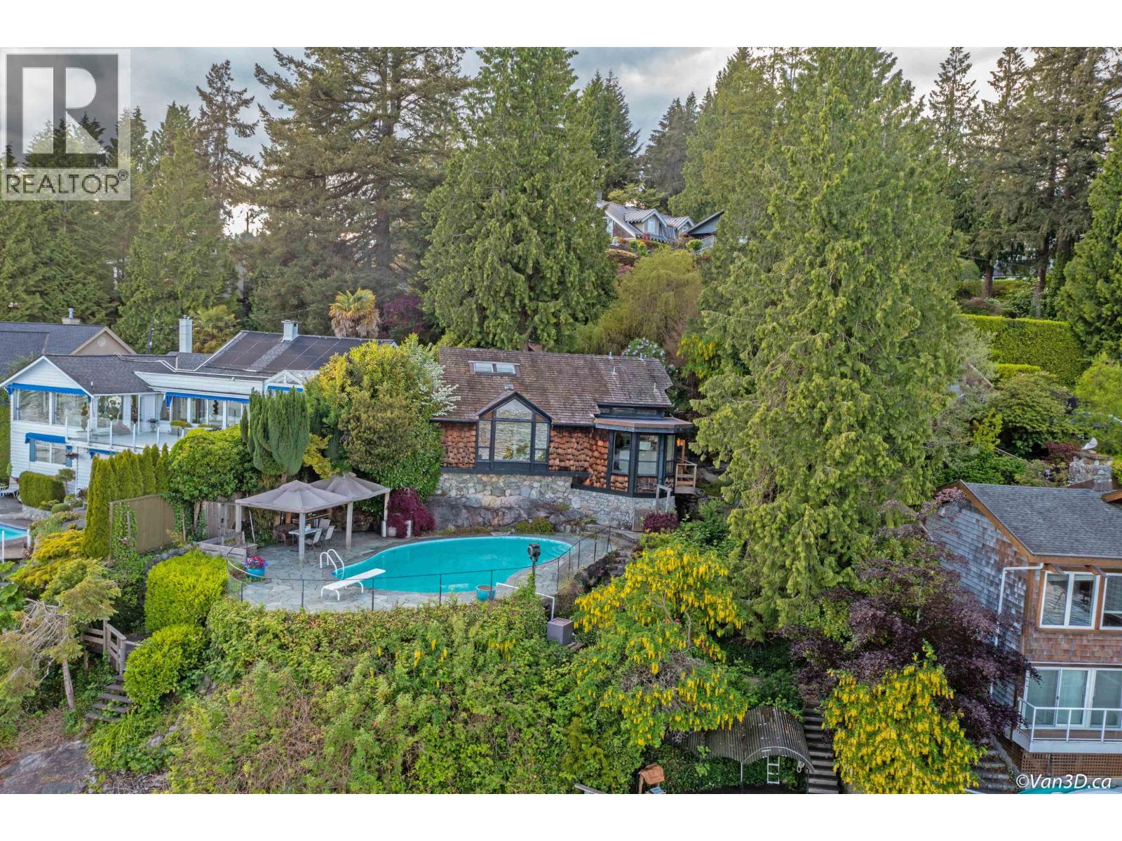 4541 STONEHAVEN AVENUE, North Vancouver