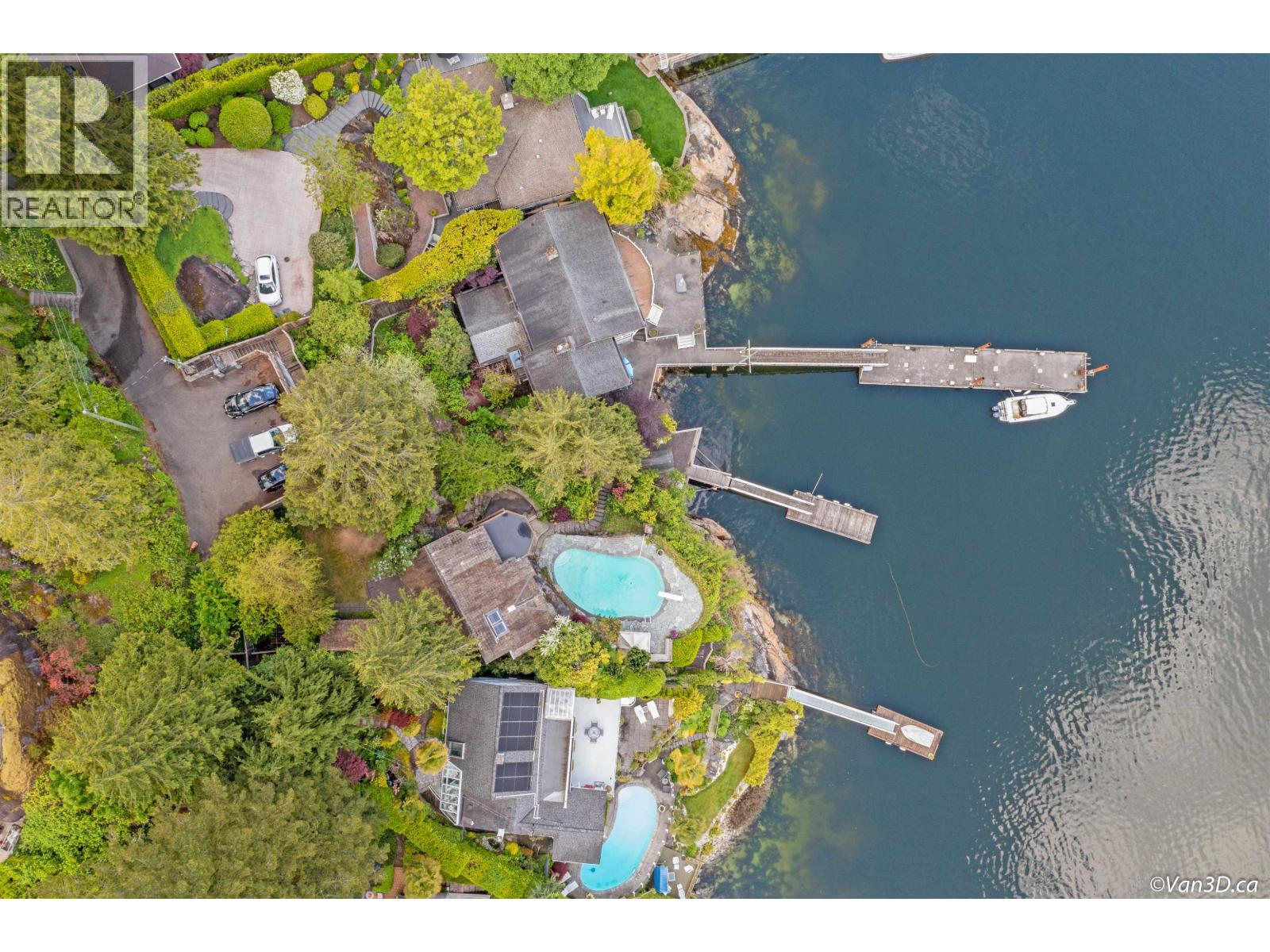 4541 STONEHAVEN AVENUE, North Vancouver