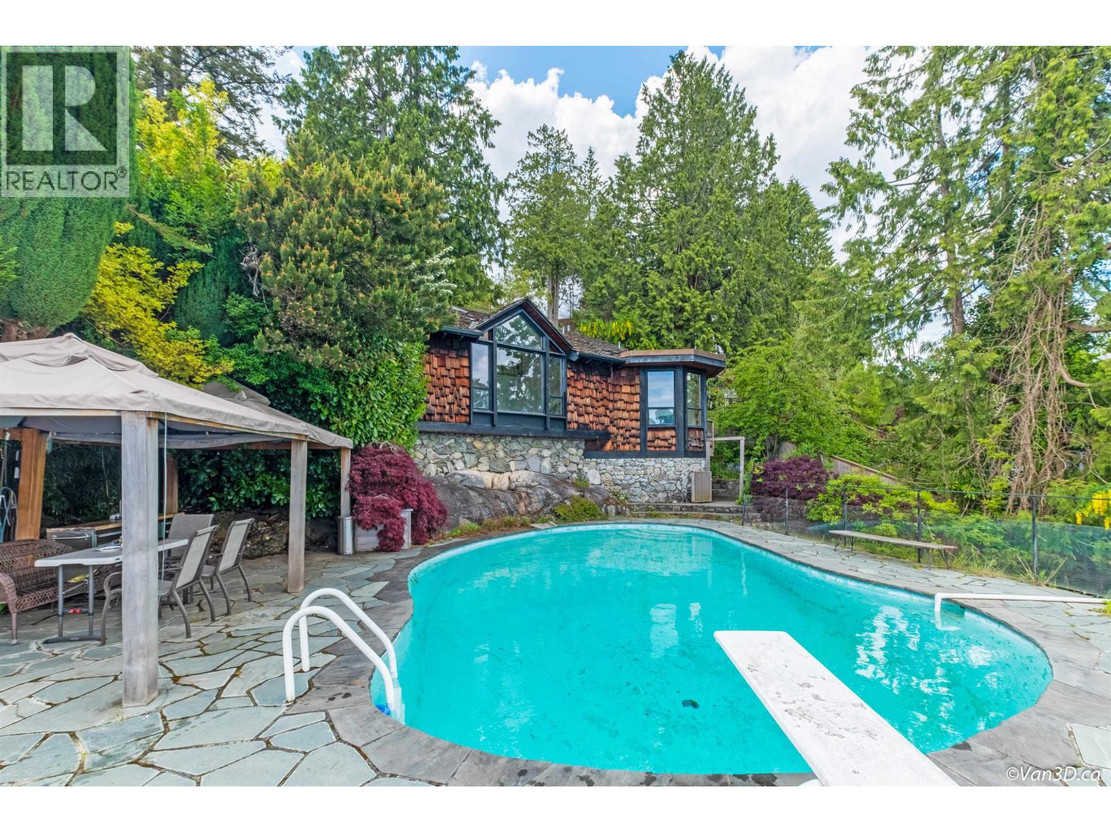 4541 STONEHAVEN AVENUE, North Vancouver