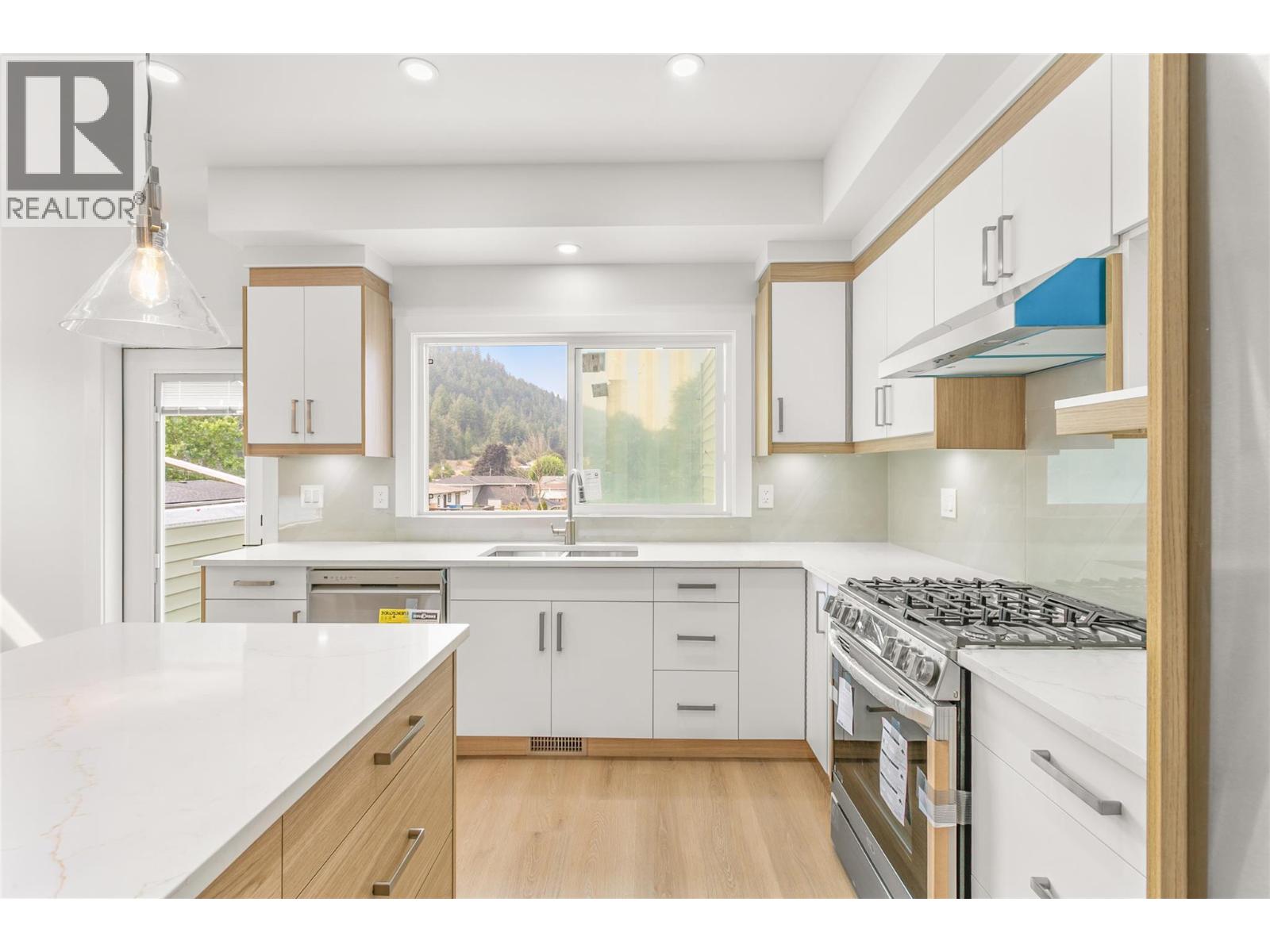  2709 Hewl Road, West Kelowna