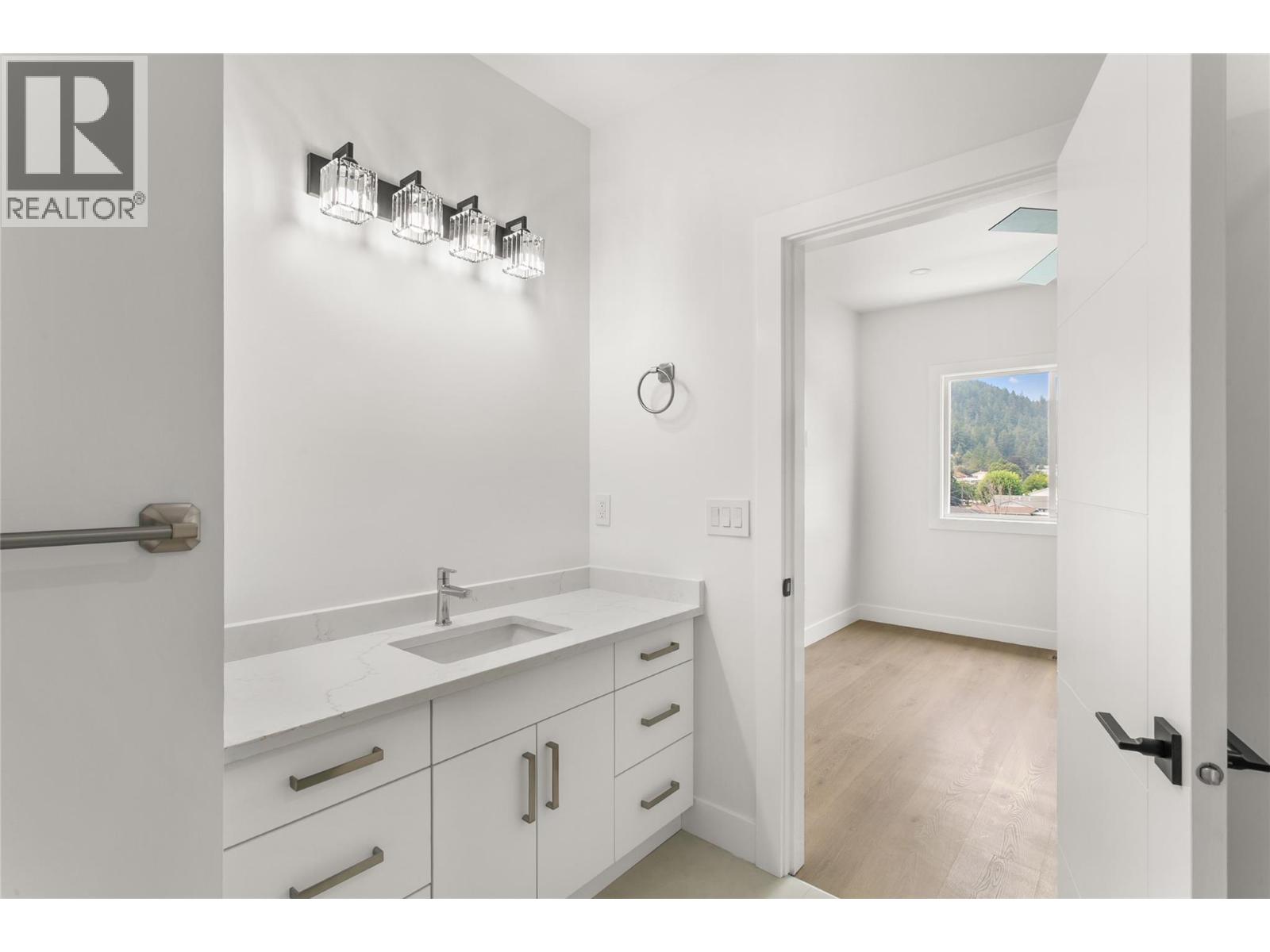  2709 Hewl Road, West Kelowna