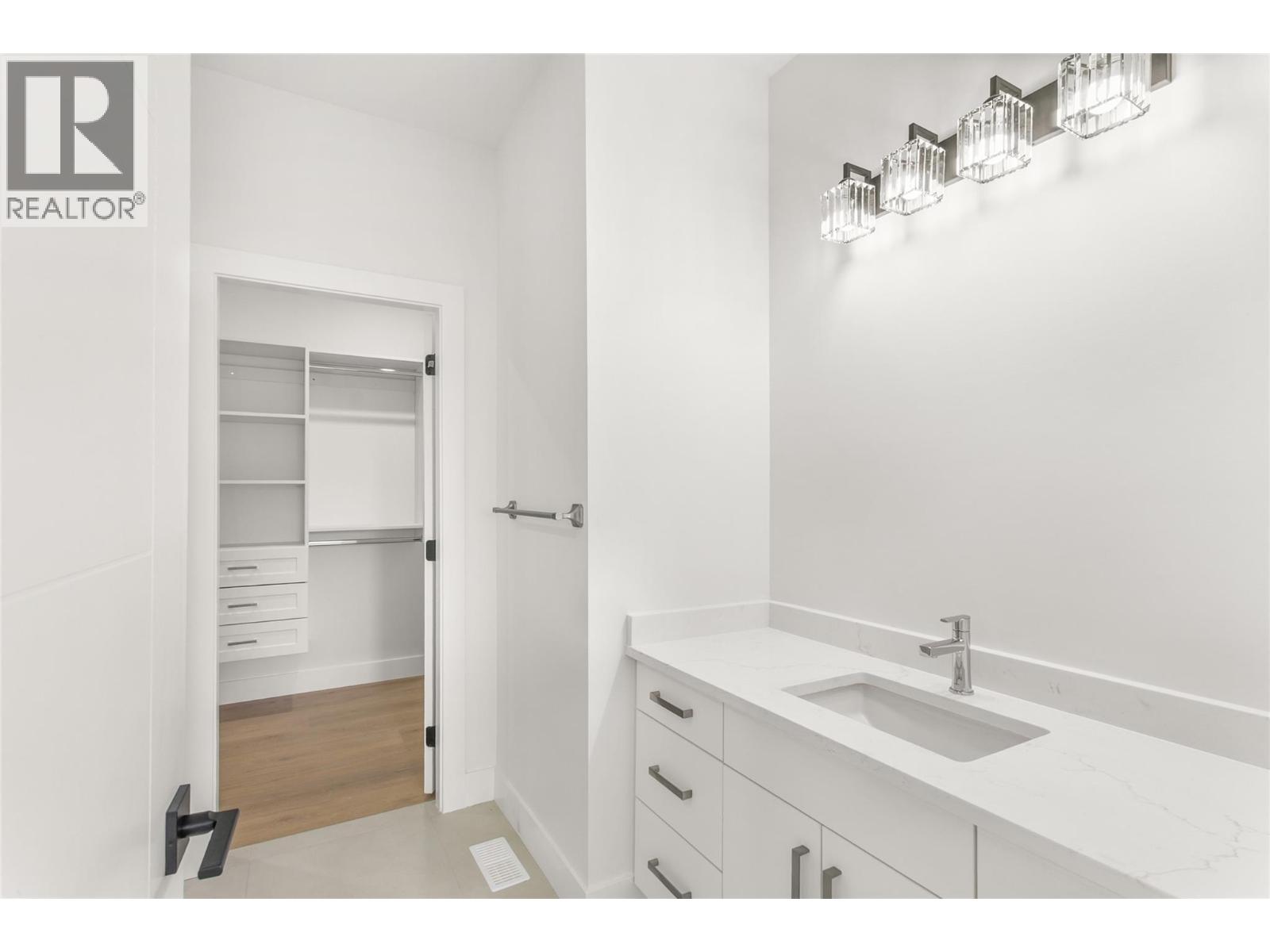  2709 Hewl Road, West Kelowna