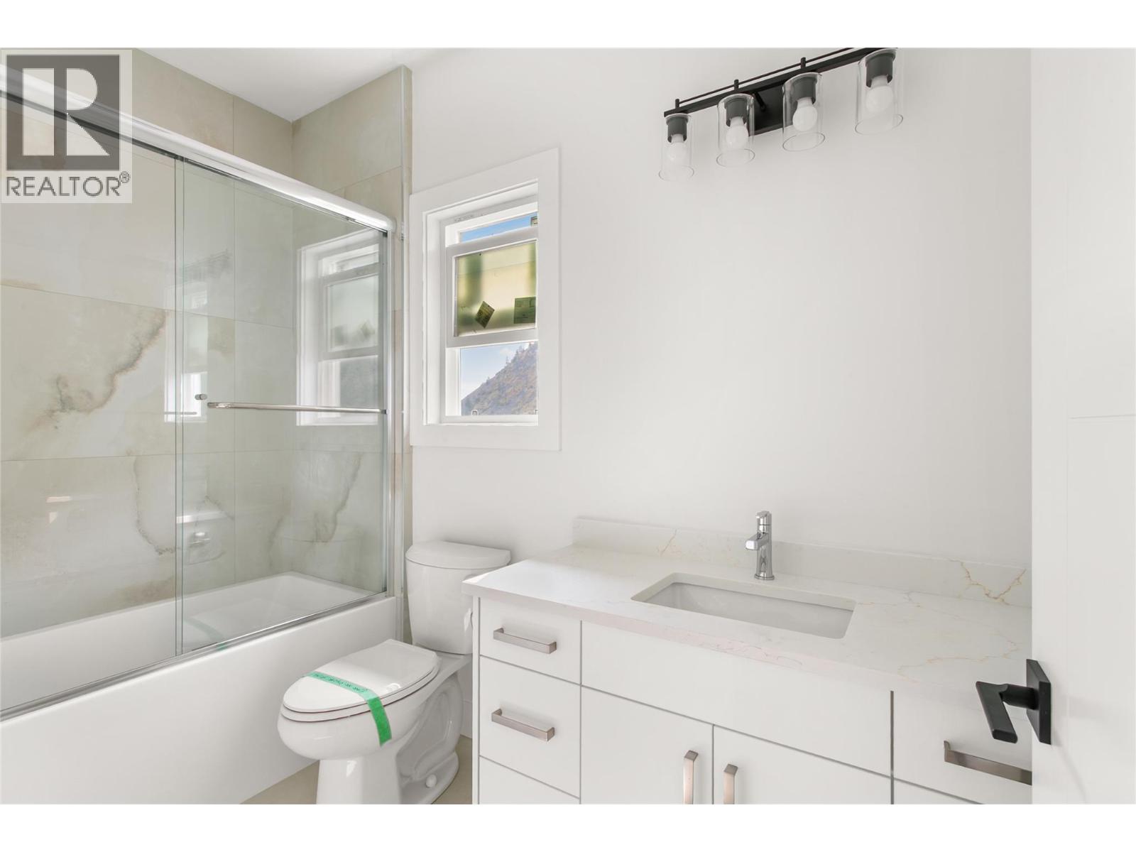  2709 Hewl Road, West Kelowna
