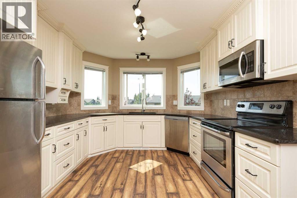 Single Family House for Sale in  Mt Sundance Manor W Sunridge Lethbridge 