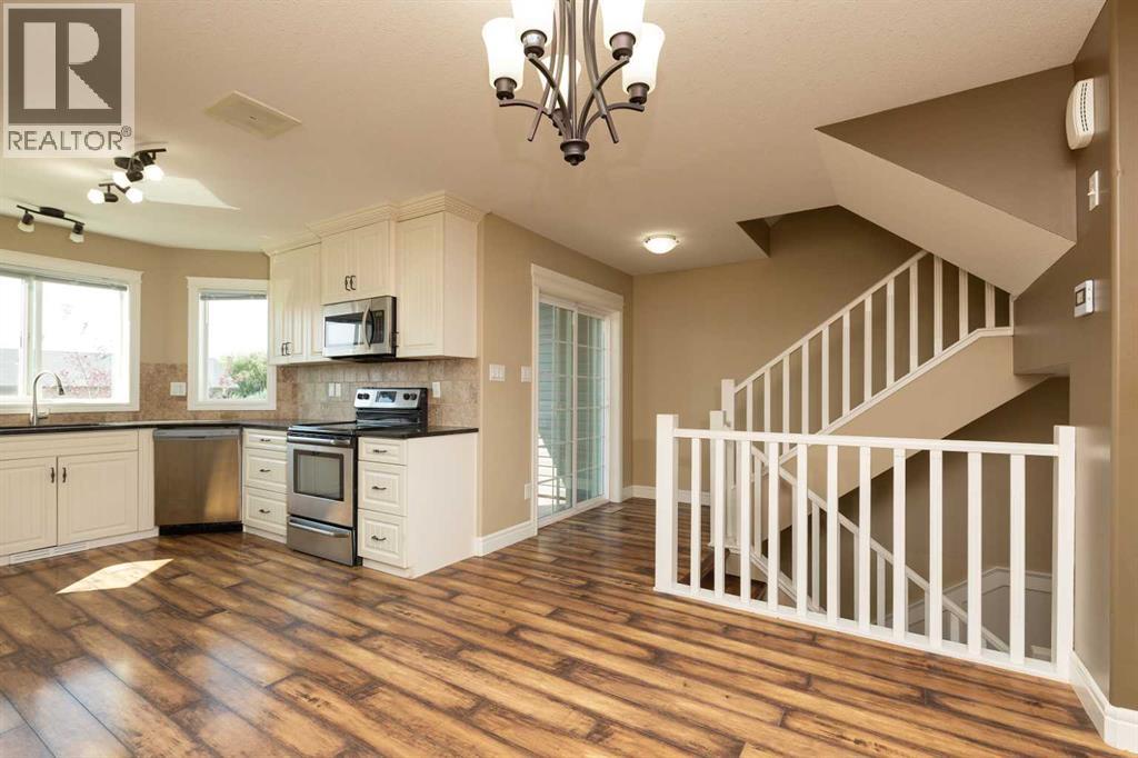 Single Family House for Sale in  Mt Sundance Manor W Sunridge Lethbridge 