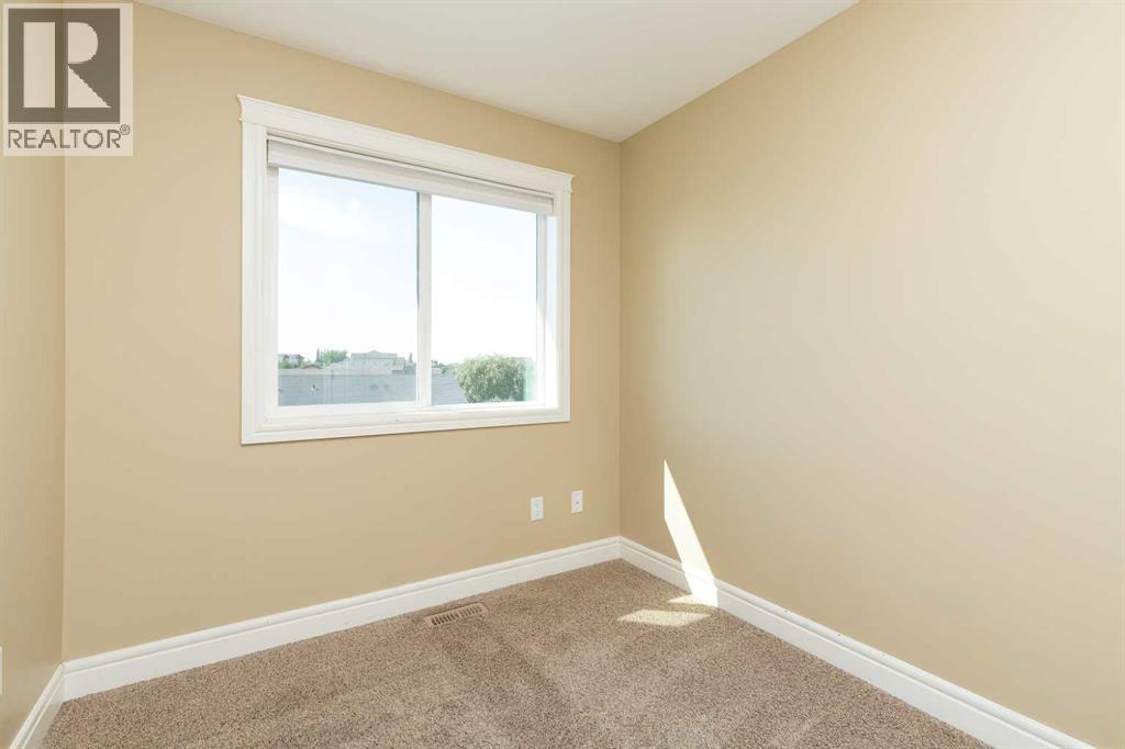 Single Family House for Sale in  Mt Sundance Manor W Sunridge Lethbridge 