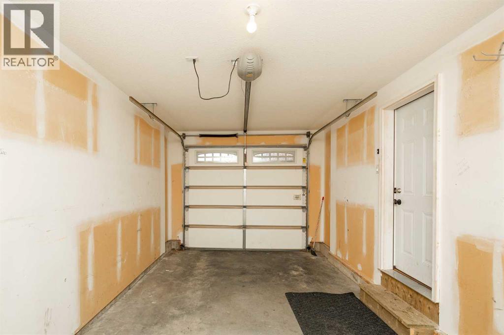 Single Family House for Sale in  Mt Sundance Manor W Sunridge Lethbridge 