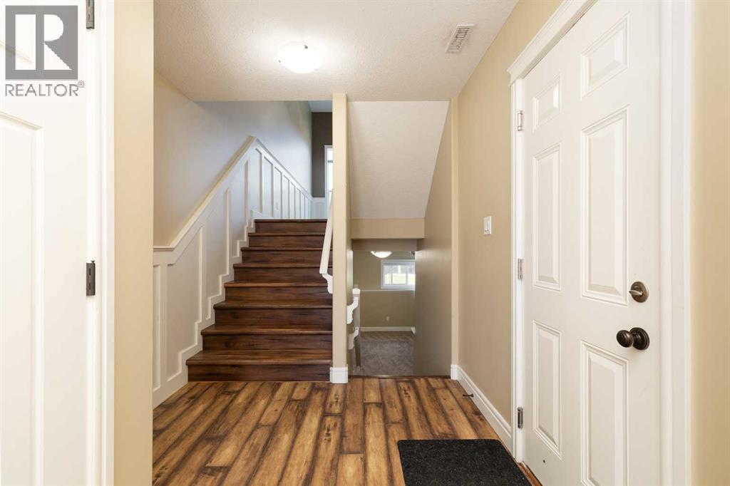 Single Family House for Sale in  Mt Sundance Manor W Sunridge Lethbridge 