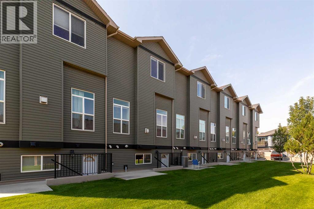 Single Family House for Sale in  Mt Sundance Manor W Sunridge Lethbridge 