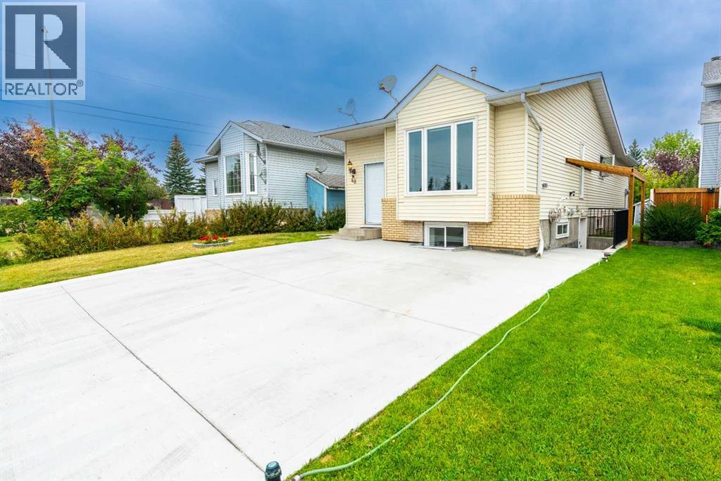 48 LA VALENCIA Gardens NE, Calgary, Alberta