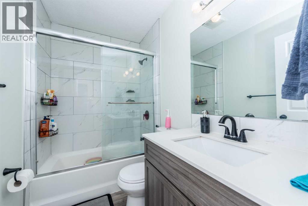 Single Family House Bungalow for Sale in  Temple Drive NE Temple Calgary 
