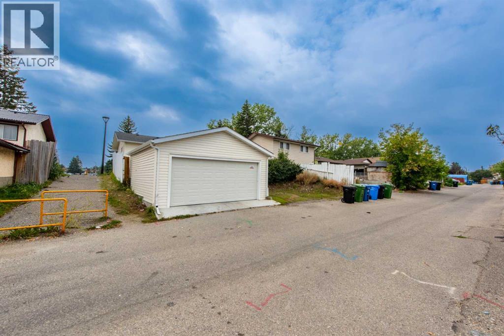 Single Family House Bungalow for Sale in  Temple Drive NE Temple Calgary 