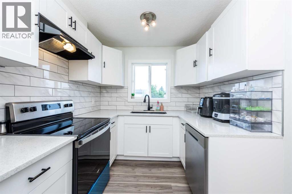 Single Family House Bungalow for Sale in  Temple Drive NE Temple Calgary 