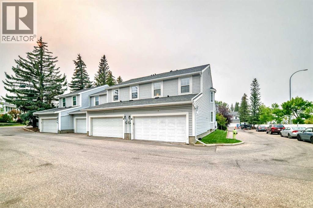 Single Family House for Sale in   Berwick Crescent NW Beddington Heights Calgary 