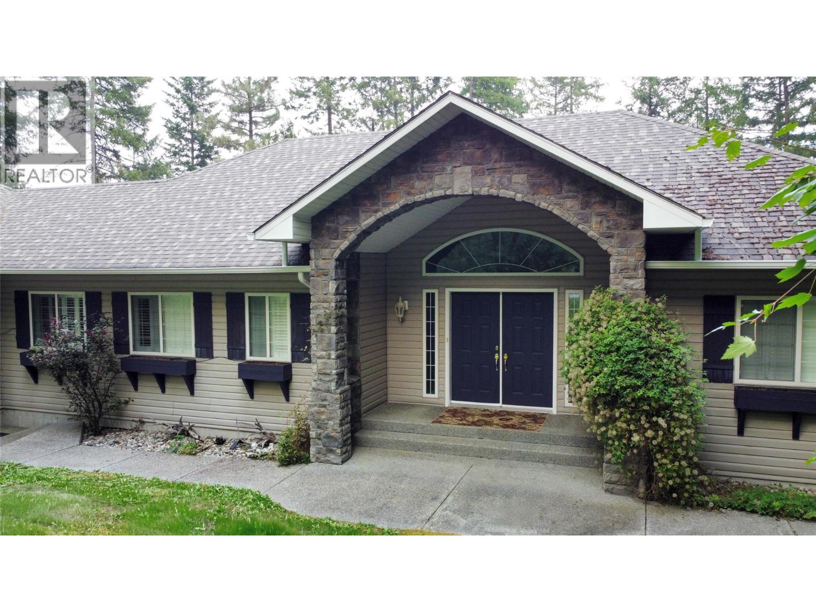 253 Chase Road, Christina Lake