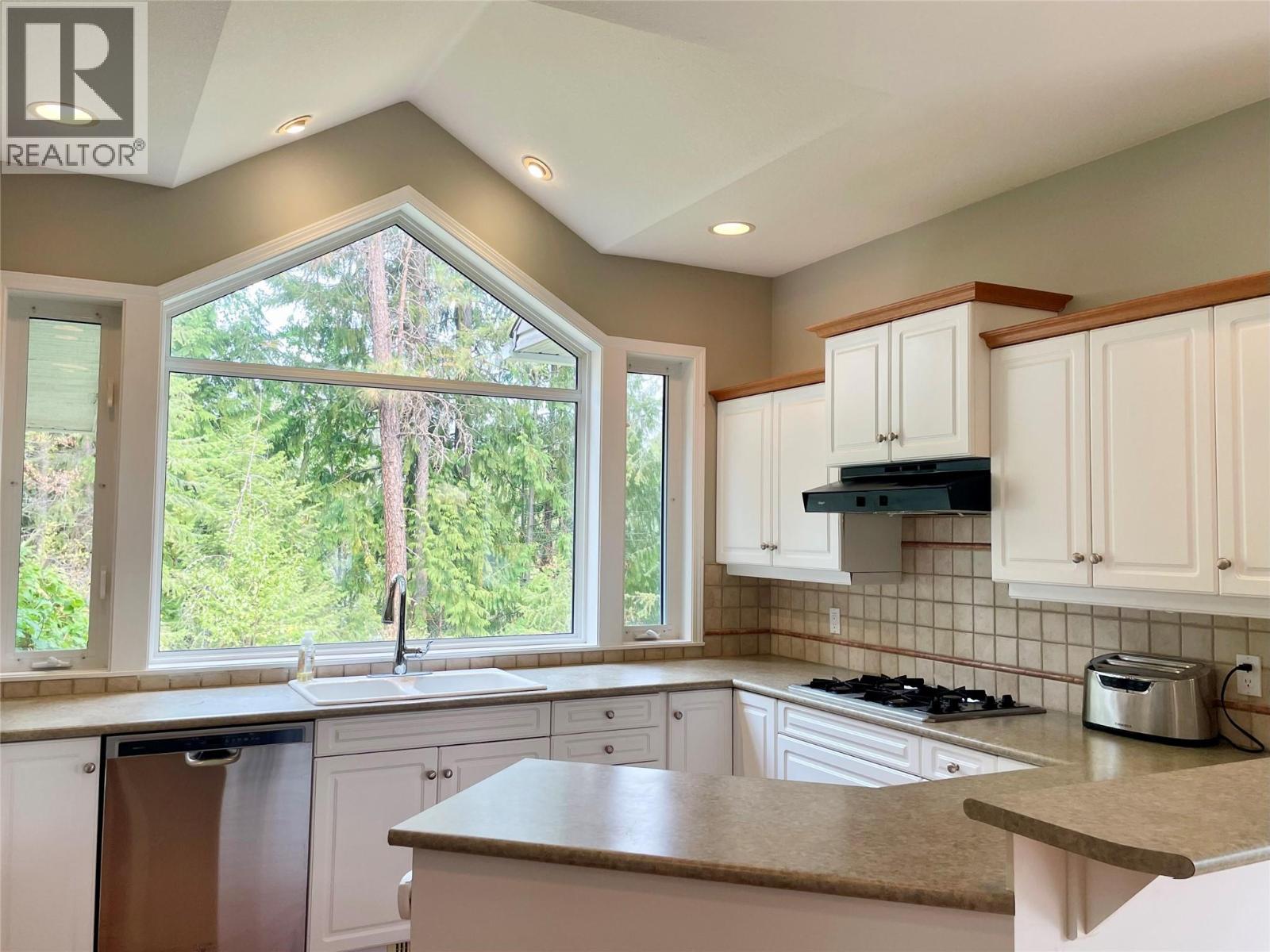 253 Chase Road, Christina Lake