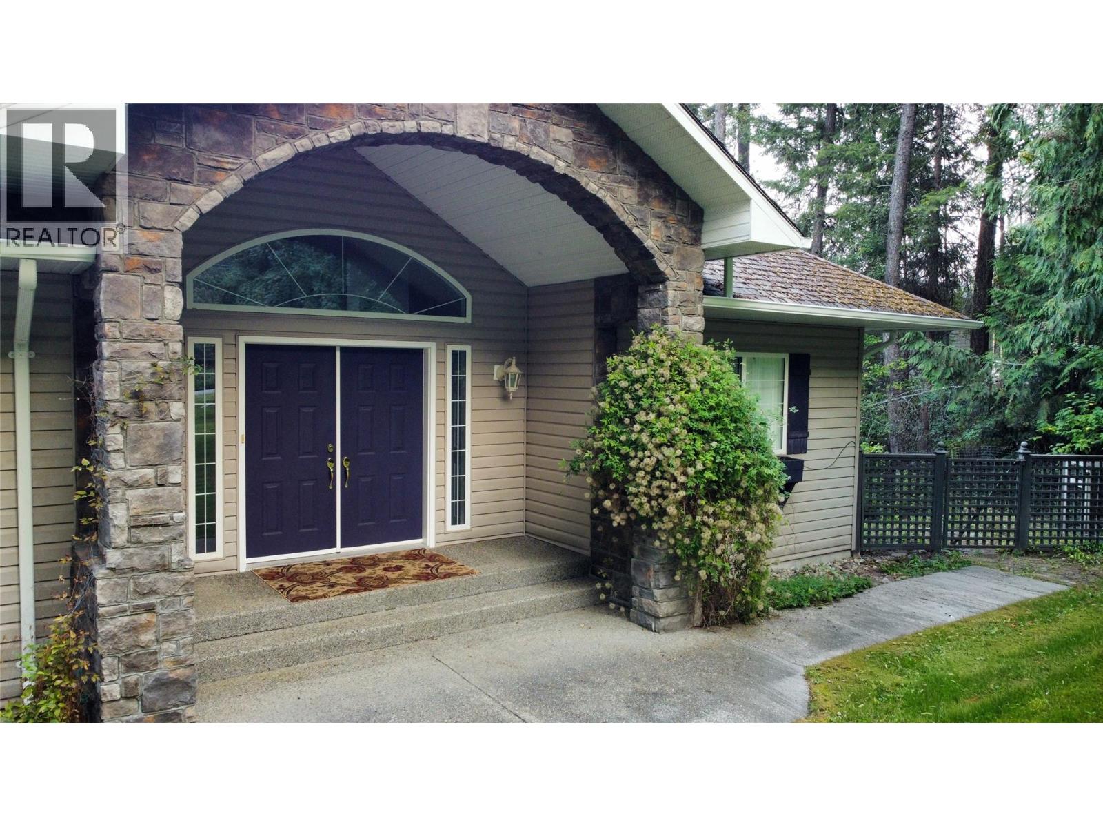 253 Chase Road, Christina Lake