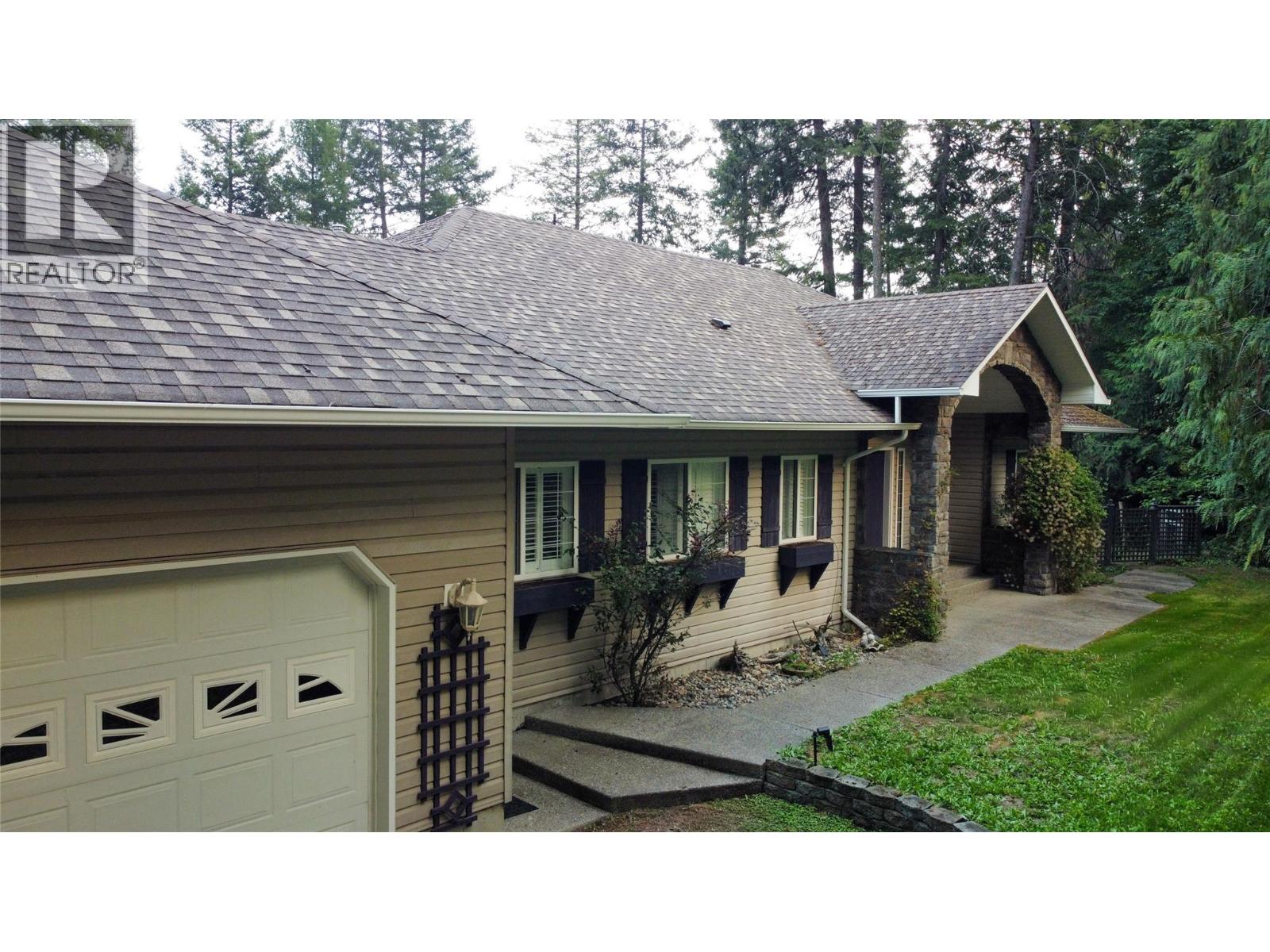 253 Chase Road, Christina Lake