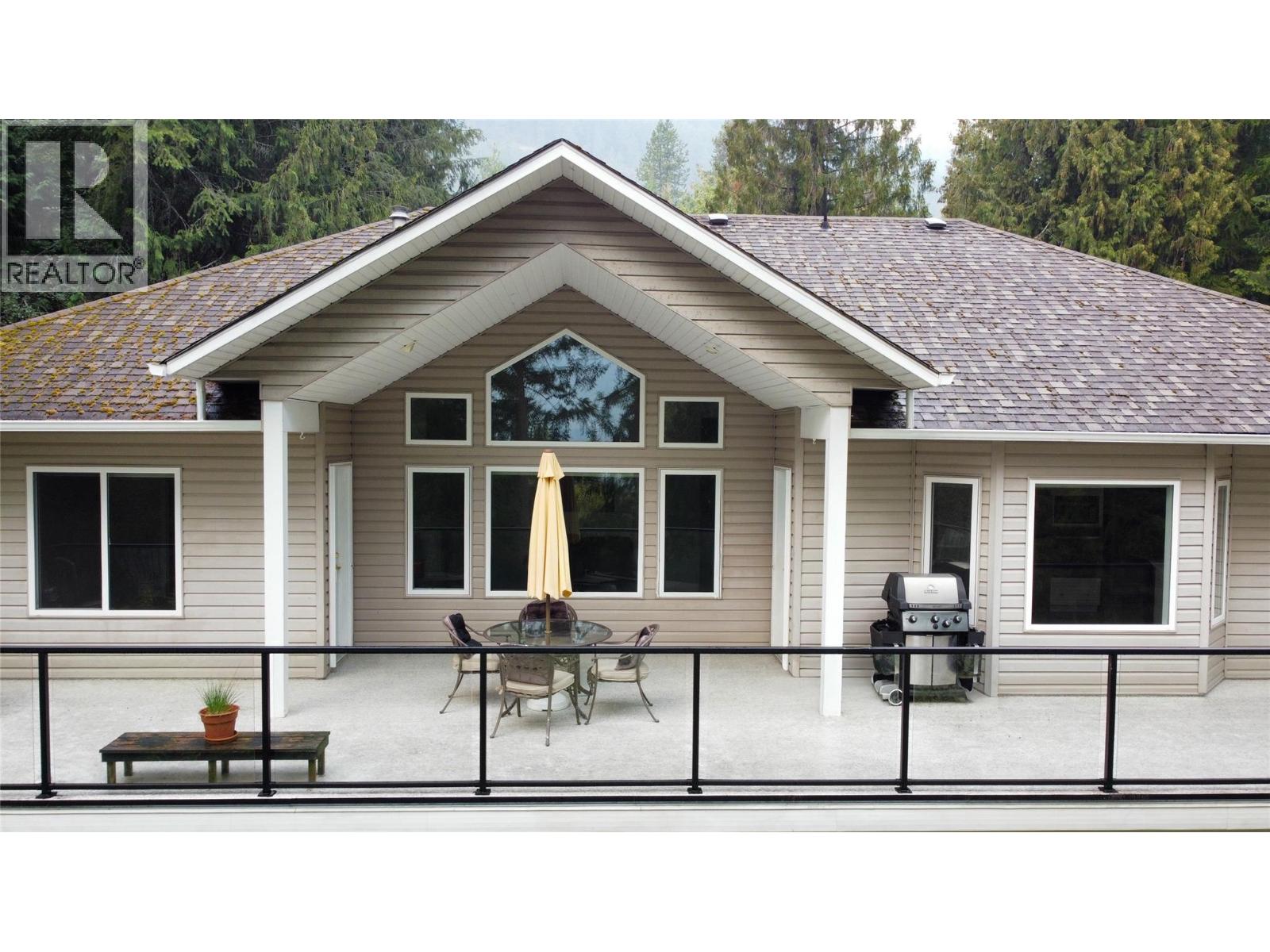 253 Chase Road, Christina Lake