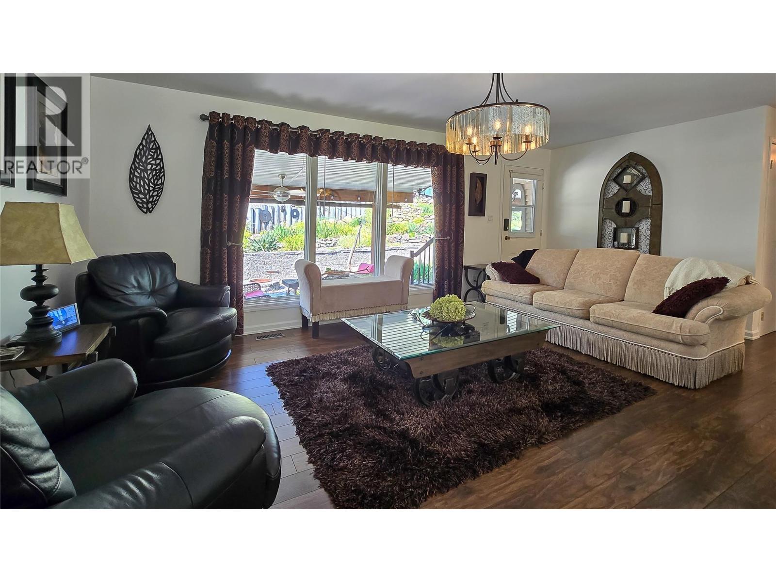 430 3RD Avenue, Trail
