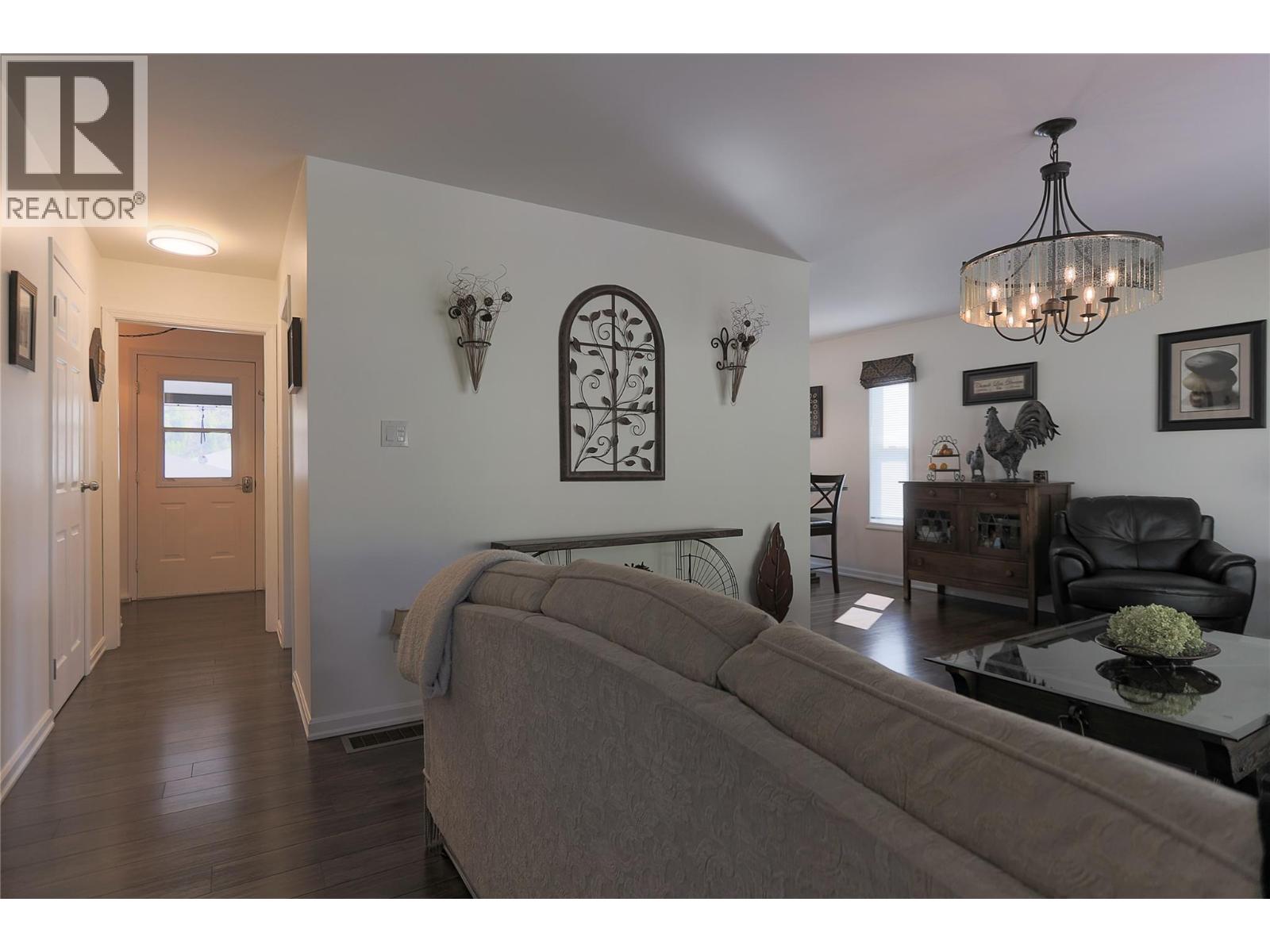 430 3RD Avenue, Trail