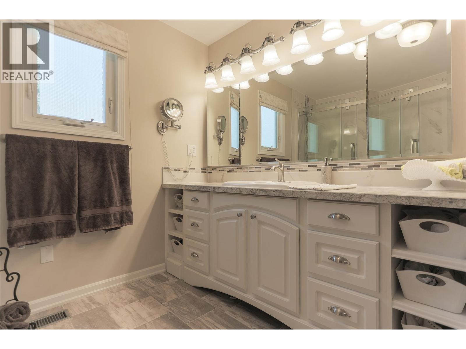 430 3RD Avenue, Trail