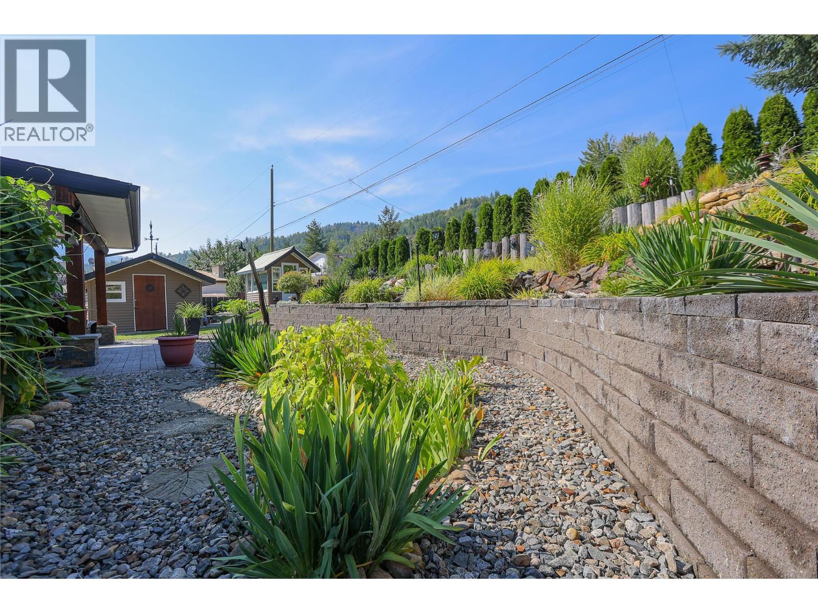 430 3RD Avenue, Trail