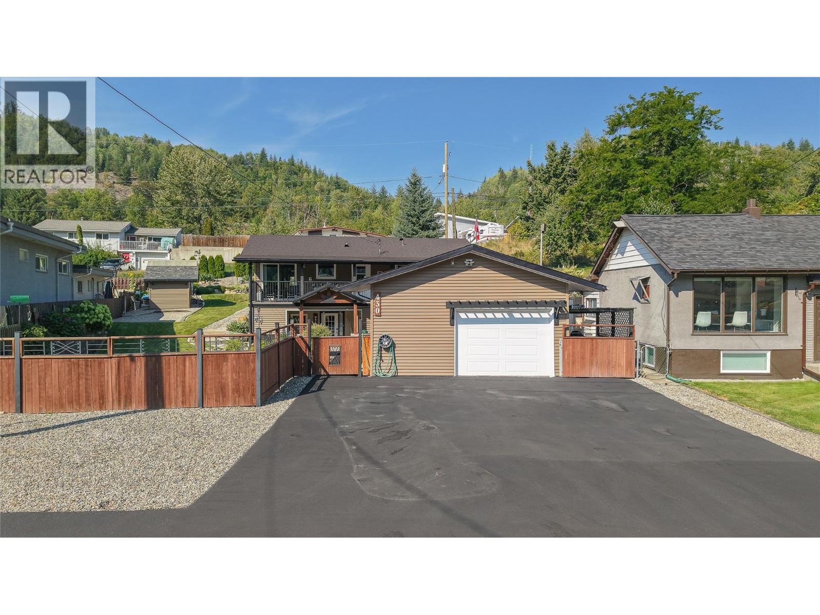 430 3RD Avenue, Trail