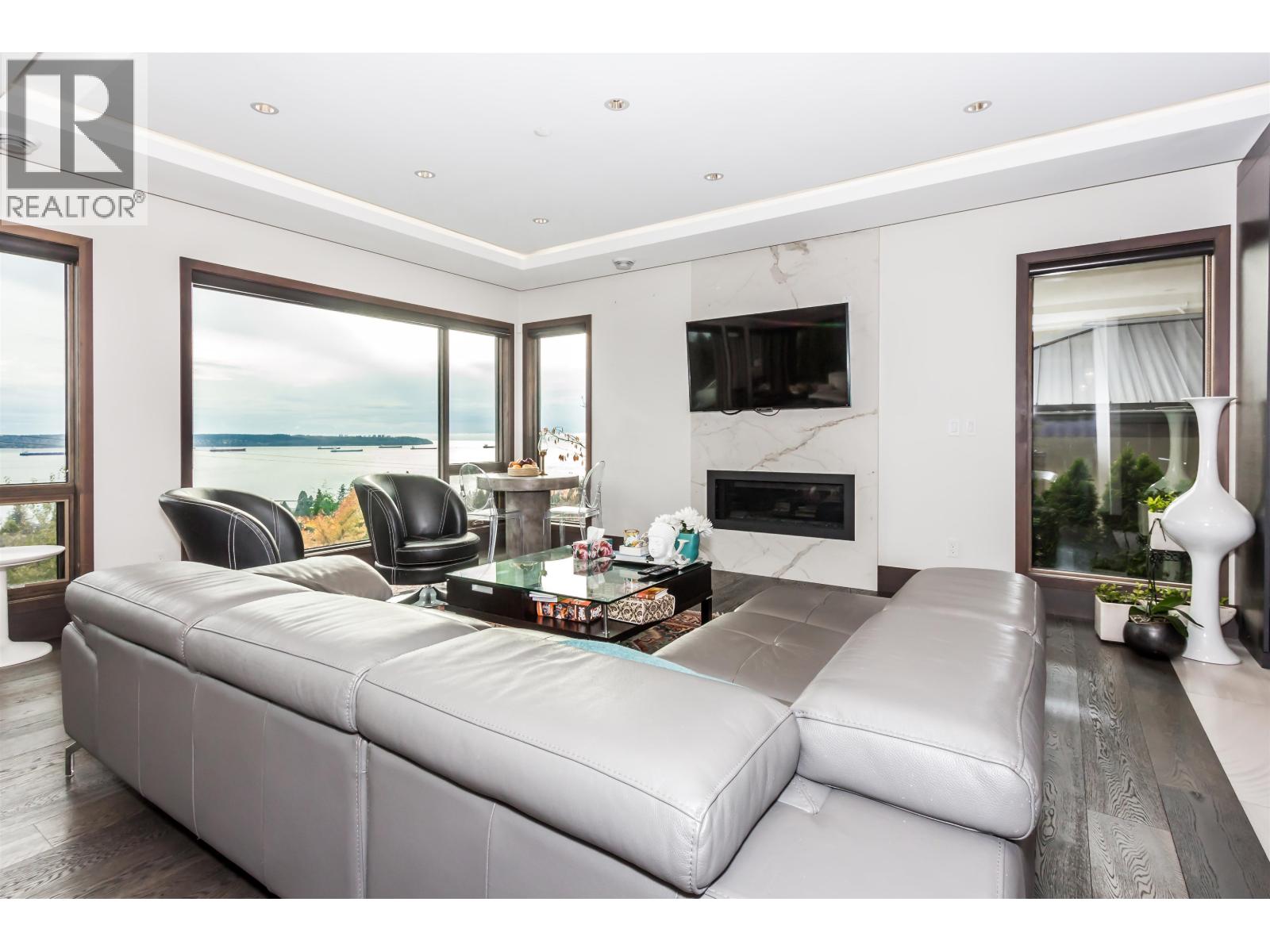 2301 OTTAWA AVENUE, West Vancouver