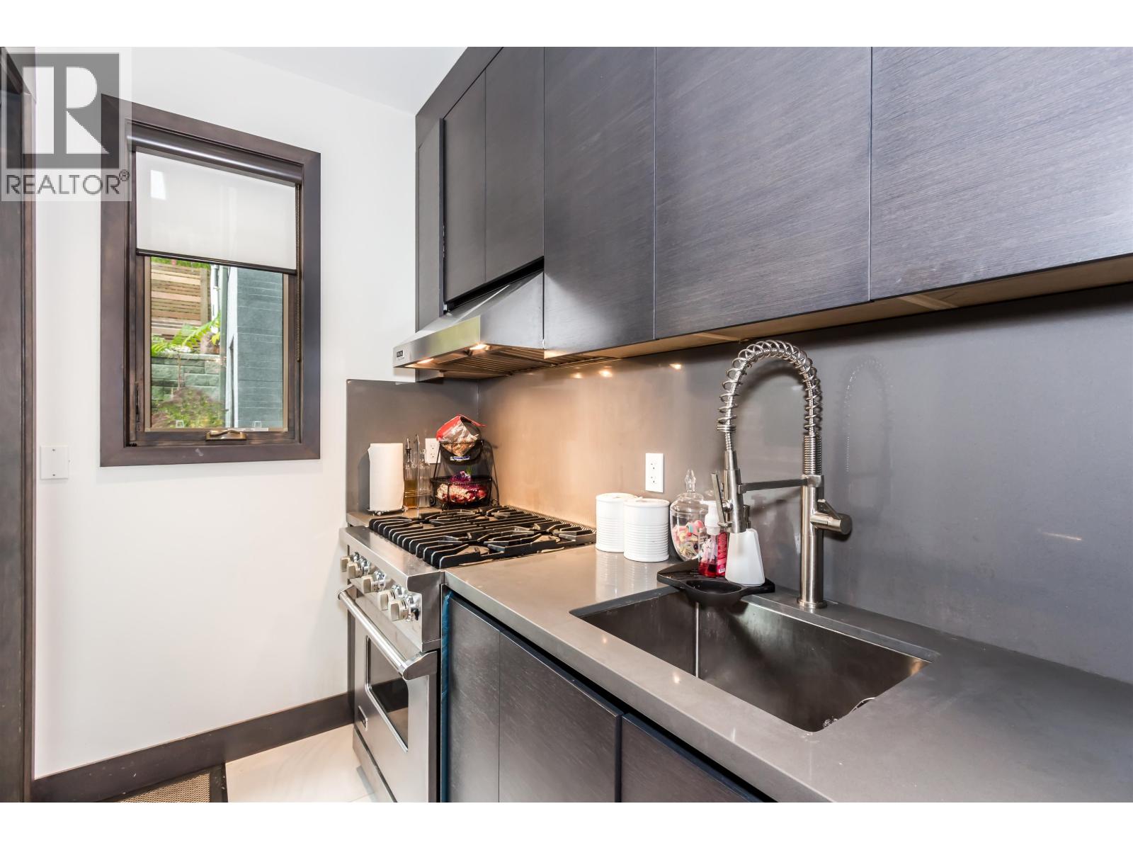 2301 OTTAWA AVENUE, West Vancouver